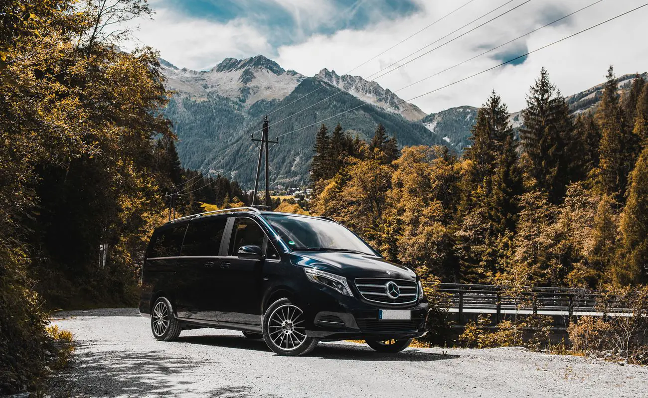 Chauffeur & Luxury Car Delivery